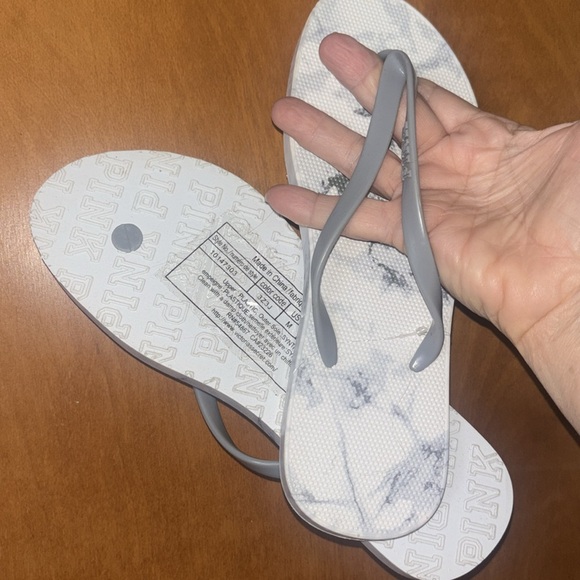 NEW with tags Flip flops - Picture 1 of 6